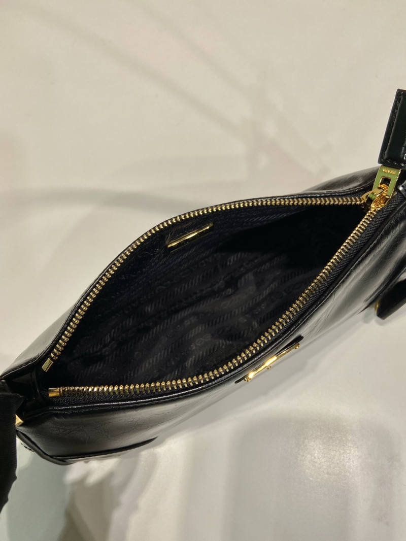 Pra*a hobo bags